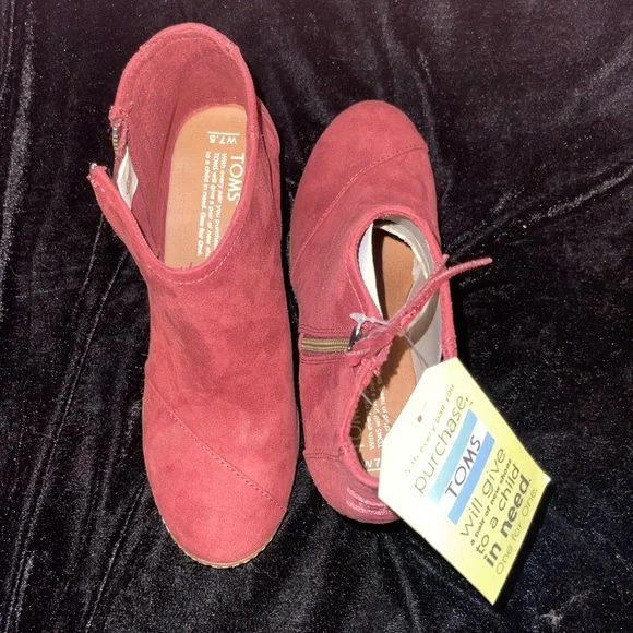 Tom’s ankle wedge boot size 7 1/2 Avery Oxford, blood microfiber - Picture 4 of 5